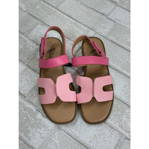 art class sandals size 2